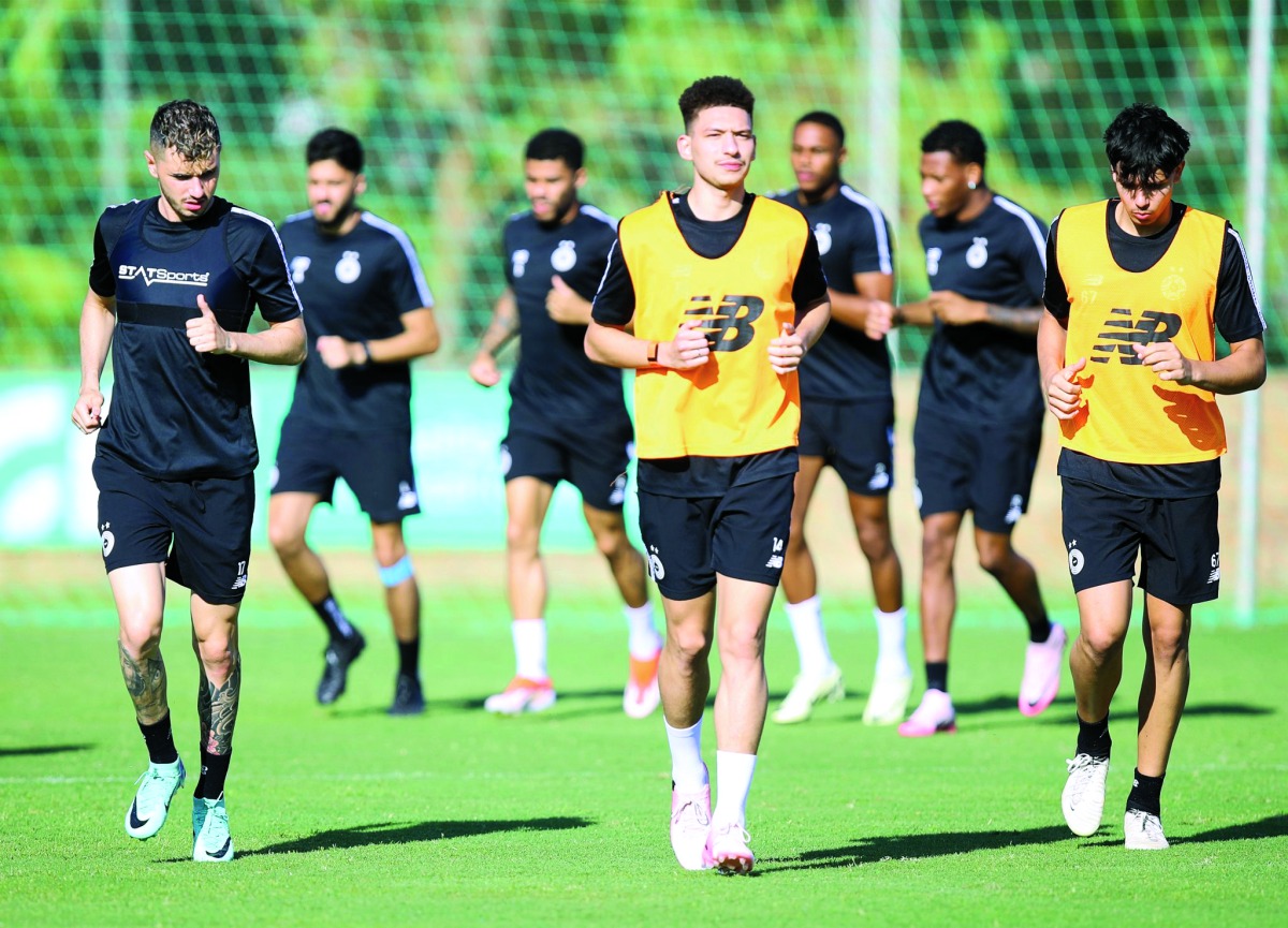  الزعيم يواجه مانشستر 62 ودياً اليوم 2 20240715 1721003517 834