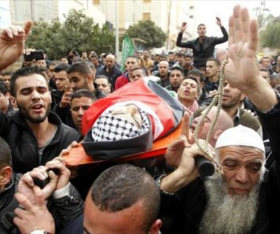 بالصور.. تشييع جثمان فلسطيني قتله الاحتلال بالخليل