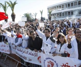 بالصور.. مواجهات بين الأمن ومحتجين ضد الضرائب بتونس