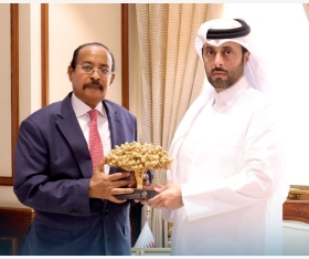 وزير البلدية يجتمع مع السفير الإريتري