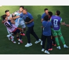 بالفيديو| منتخب الأرجنتين حاول إفساد فرحة إسبانيا بكأس العالم.. هكذا اندلعت الاشتباكات