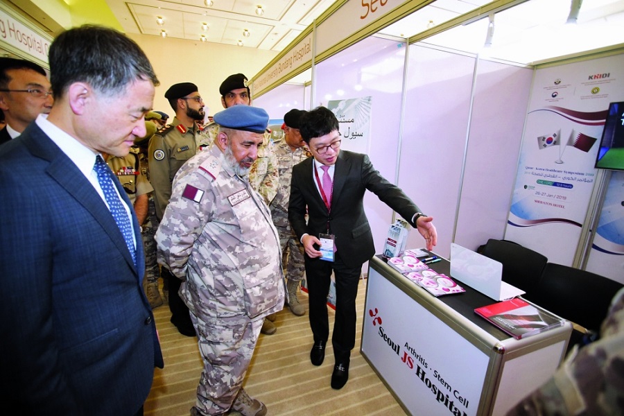 رئيس الأركان يفتتح المعرض الطبي القطري الكوري