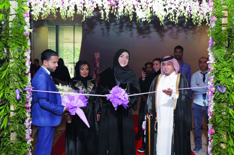 إبتهاج الأحمداني تقص شريط الافتتاح