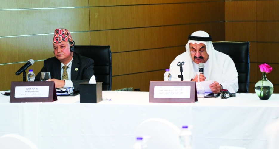                                         د. وسف عبيدان خلال الندوة                                    