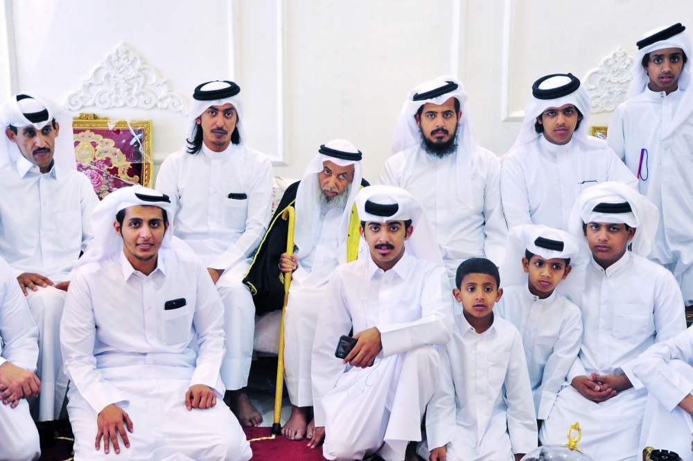 أجواء الترابط والتراحم تملأ المجالس أول أيام العيد