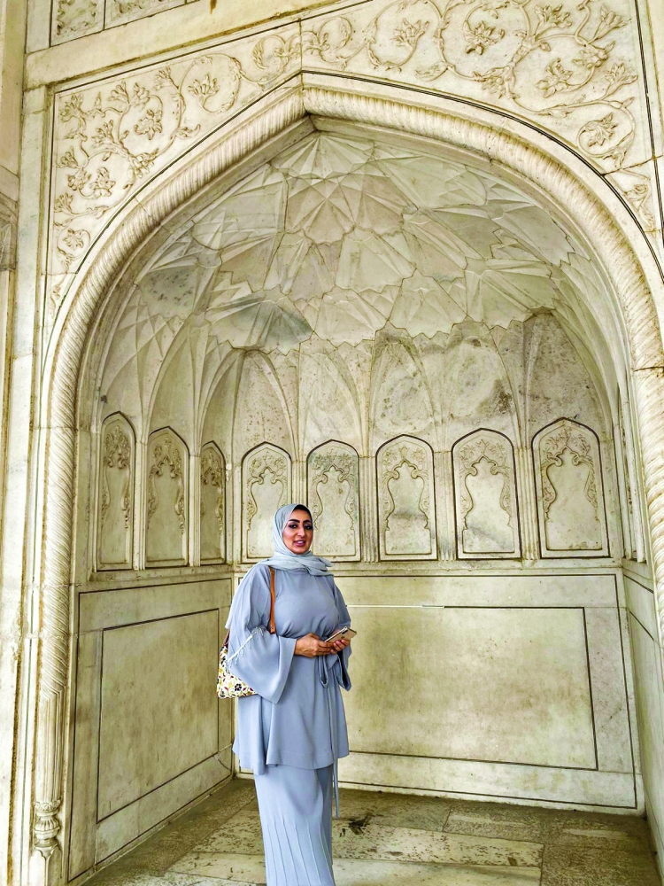   الفنانة شيخة الكواري