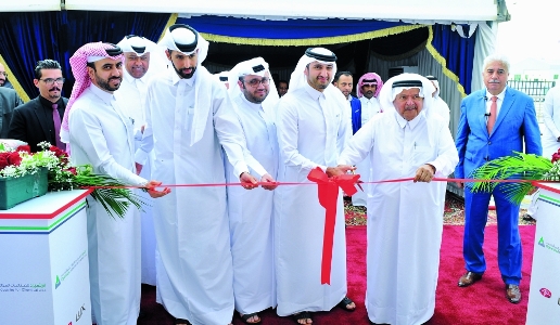 خلال قص شريط الافتتاح
