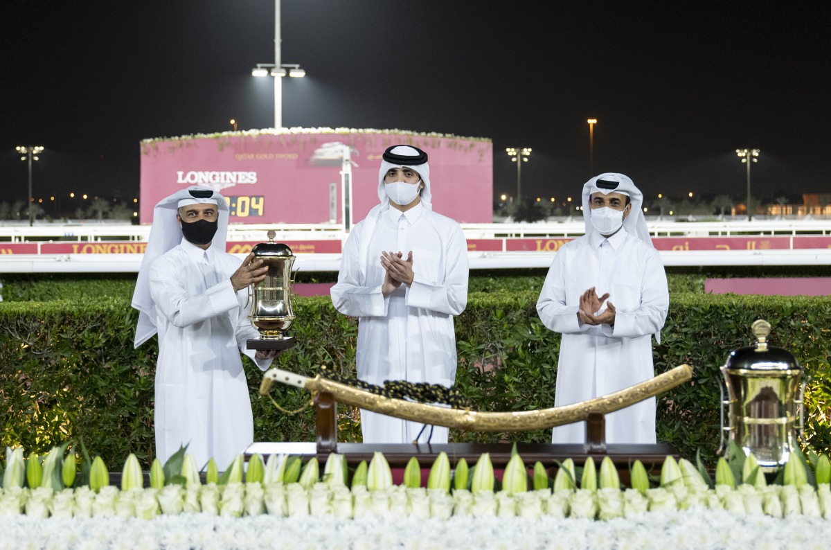 الشيخ ثاني بن حمد يتوّج الفائزين بجوائز وسيف قطر