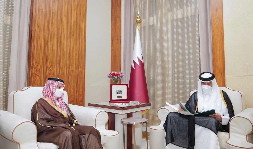 صاحب السمو يتسلم رسالة من خادم الحرمين الشريفين تتضمن دعوة سموه لزيارة السعودية