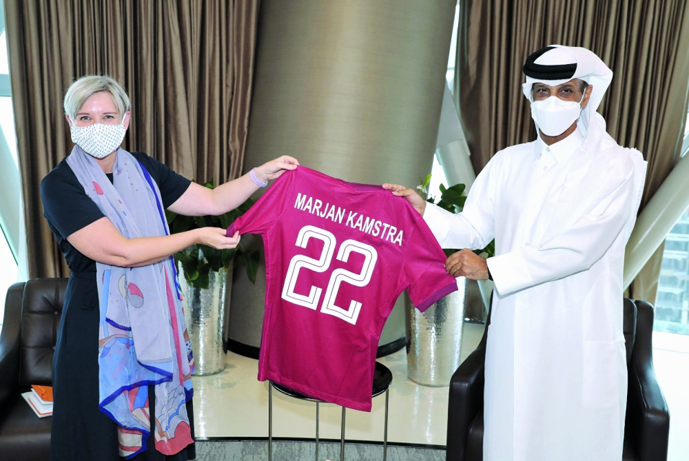 رئيس اتحاد الكرة يستقبل سفيرة مملكة هولندا