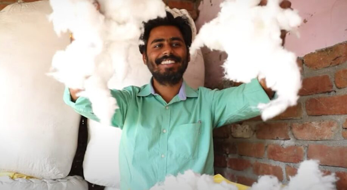 هندي يجني أكثر من مليون دولار من أعقاب "السجائر".. ما القصة؟