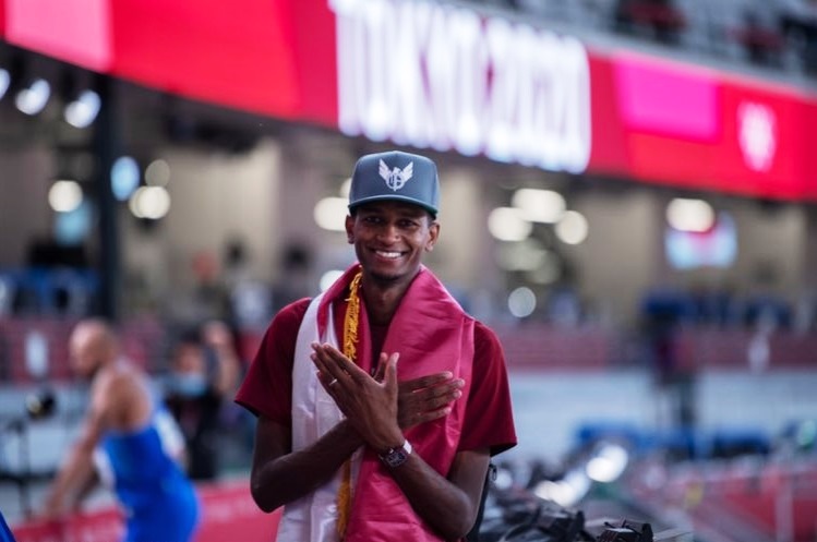 الأمين العام للجنة الأولمبية القطرية يعرب عن فخره بإنجاز معتز برشم