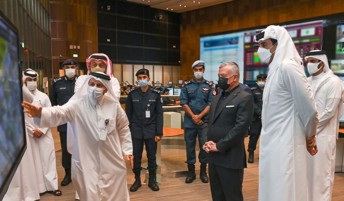 صاحب السمو وملك الأردن يزوران مركز القيادة الوطني