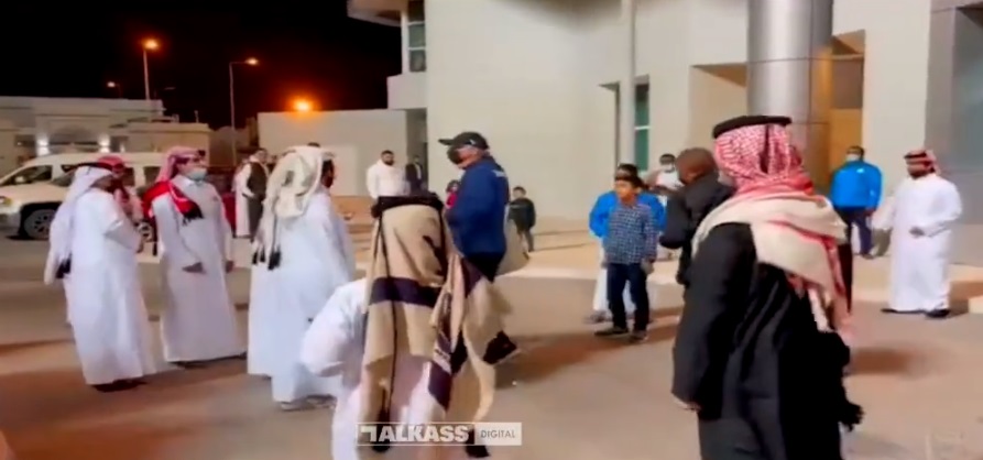 فيديو مثير للجدل .. هل اعتدى الفرنسي لوران بلان على أحد مشجعي الريان؟