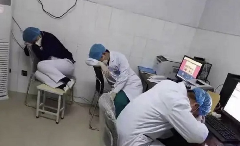 عمل دون توقف وسط المخاطر.. لهذه الأسباب يجب رفع العقال للجيش الأبيض