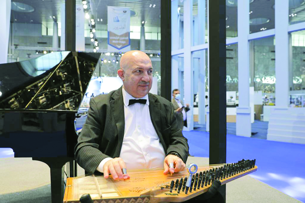 معزوفات الموسيقى تستقطب زائري معرض الكتاب