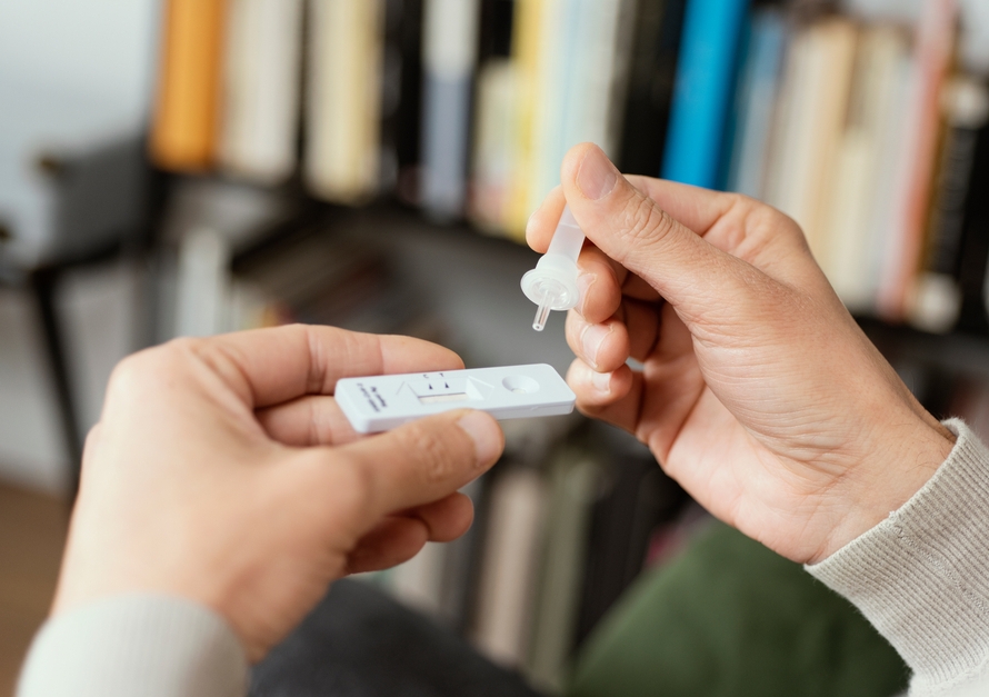 شكاوى أولياء أمور حول توفير فحص كورونا للمدراس الحكومية فقط