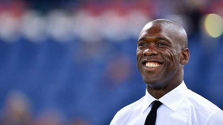 "سيدورف" أسطورة الكرة الهولندية يعتنق الإسلام.. ويوجه رسالة للمسلمين حول العالم