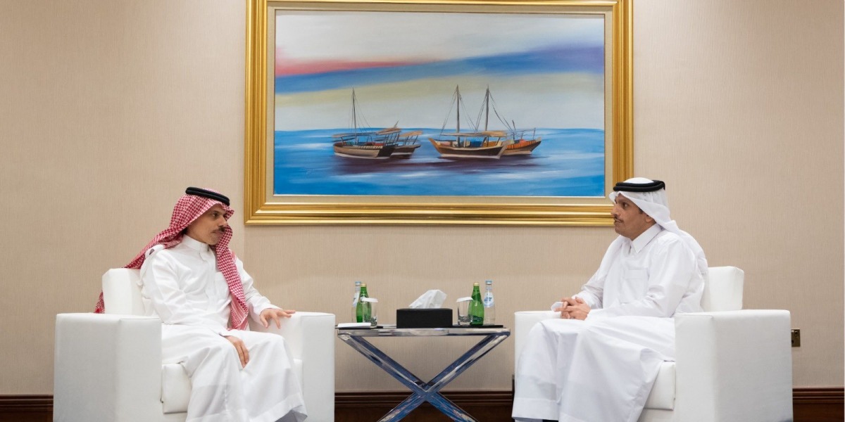  نائب رئيس مجلس الوزراء وزير الخارجية يجتمع مع وزير الخارجية السعودي