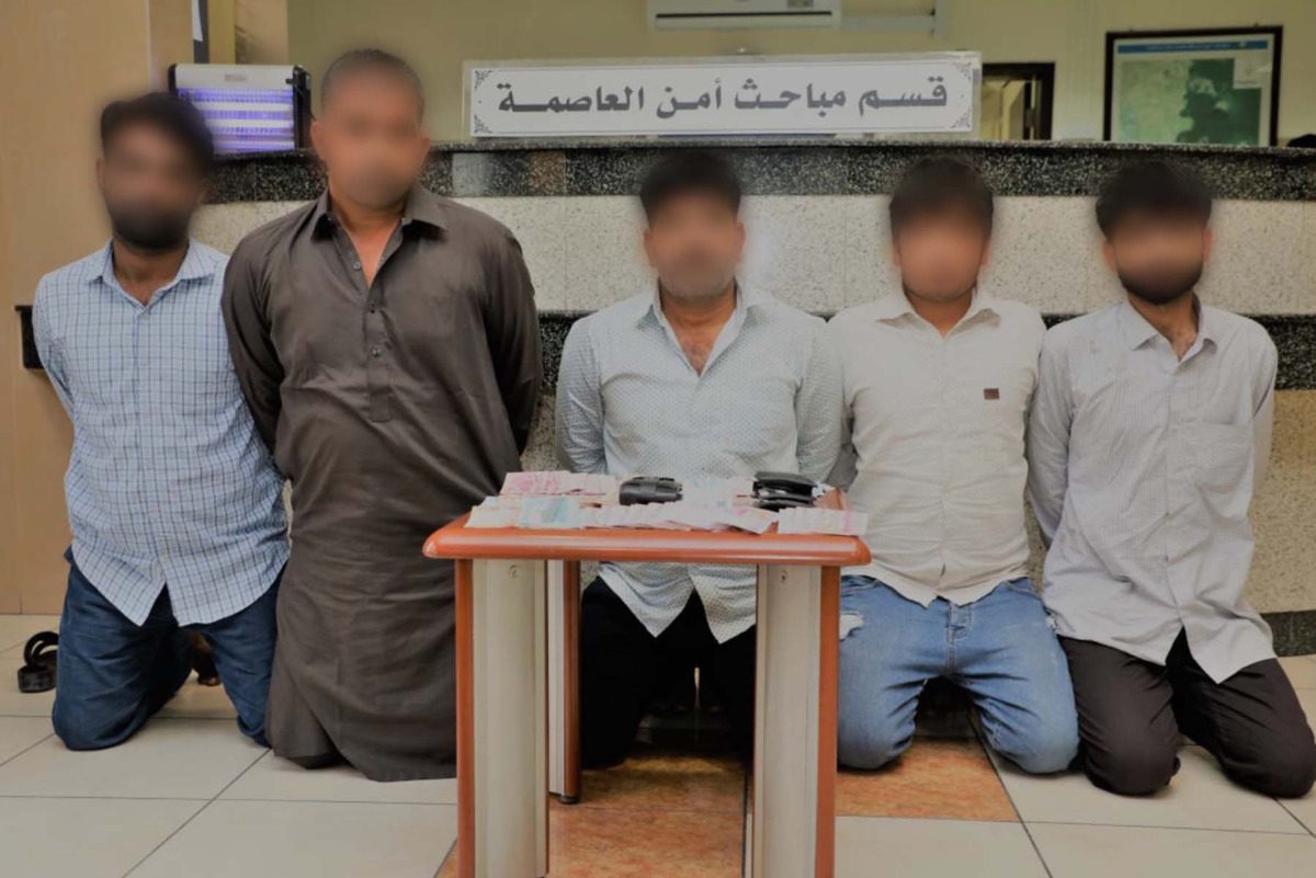 الداخلية تكشف تفاصيل القبض على تشكيل عصابي بتهمة سرقة الأموال بأسلوب "النشل"