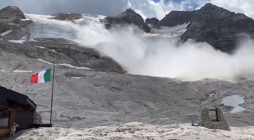 شاهد| انهيار جبال الألب الثلجية في إيطاليا بسبب ارتفاع الحرارة يخلف قتلى ومفقودين