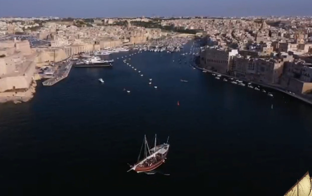 محمل فتح الخير 5 يواصل رحلته البحرية باتجاه ميناء موناكو