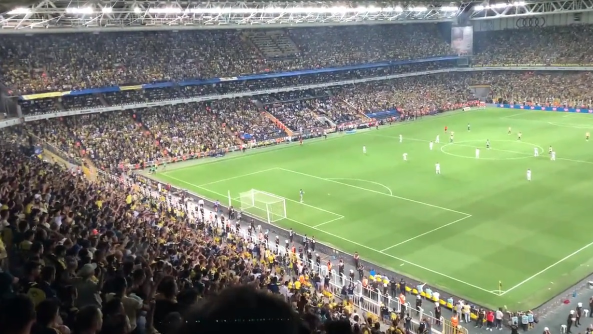 بالفيديو | جمهور فنربخشة التركي يهتف لبوتين أمام فريق أوكراني.. والاتحاد الأوروبي يحقق