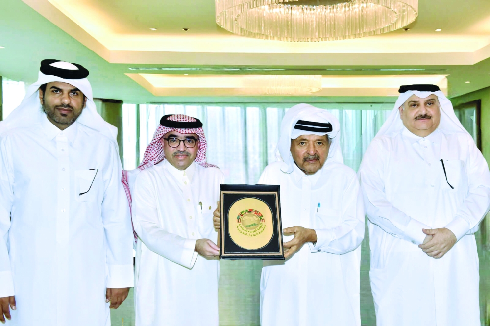 تبادل الهدايا التذكارية 
