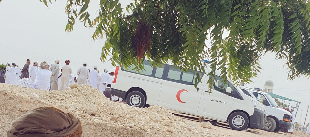 صورة متداولة عبر تويتر لمراسم الدفن في صلالة - عُمان