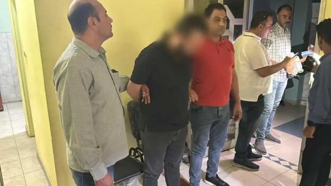 الطبيب كما تظهر صورته بصحيفة الأهرام 
