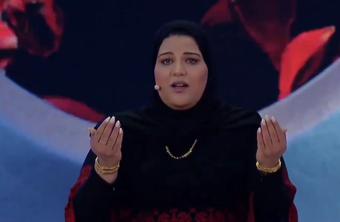الفنانة دانة المير خلال حفل الافتتاح 