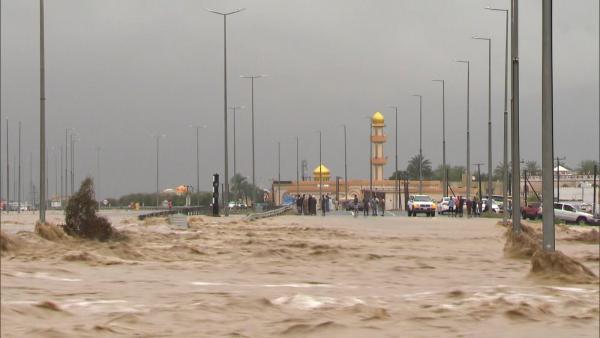 الطيران المدني العمانية تعلق على شائعة وجود أمطار تاريخية في سلطنة عمان والخليج