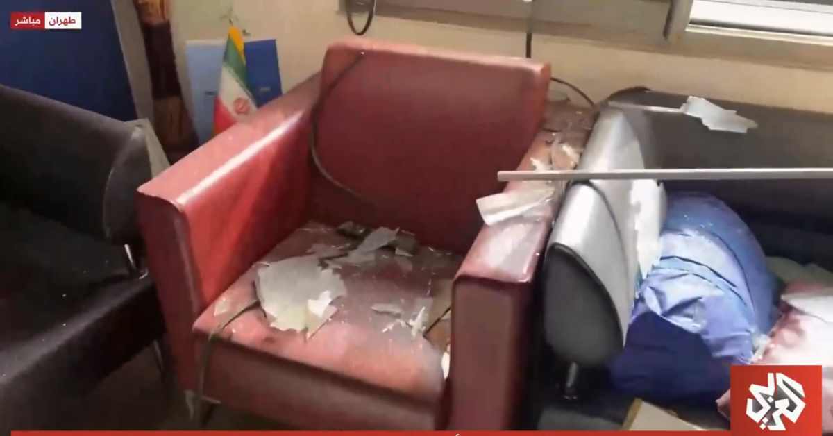 التلفزيون العربي يعلن تضرر مكتبه في طهران جراء صاروخ إسرائيلي (فيديو)