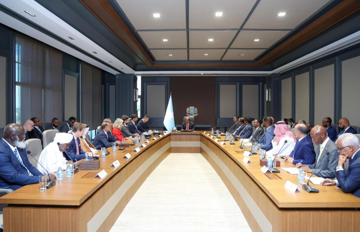 سفير دولة قطر يشارك في اجتماع الرئيس الصومالي مع السفراء المعتمدين