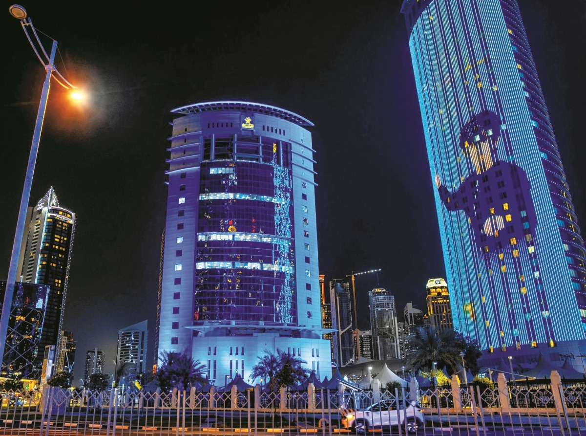 إحياء لليوم العالمي للتوحد.. العدل تضيء مبناها باللون الأزرق