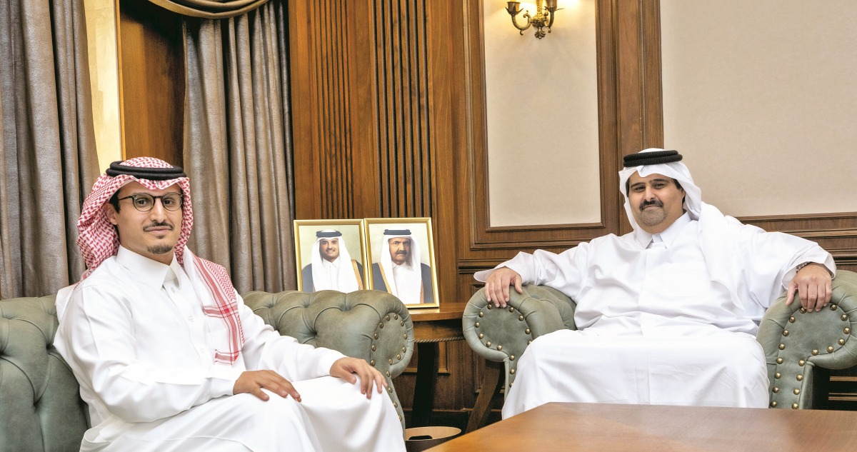 الرئيس التنفيذي لـ &laquo;القطرية للإعلام&raquo; يجتمع مع السفير السعودي