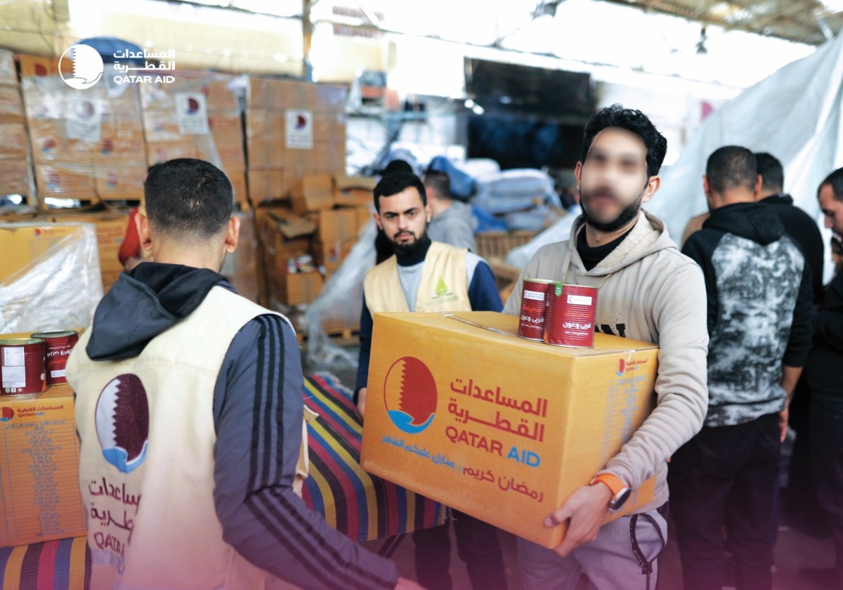 سلال غذائية لآلاف الأسر المتضررة والنازحة في غزة