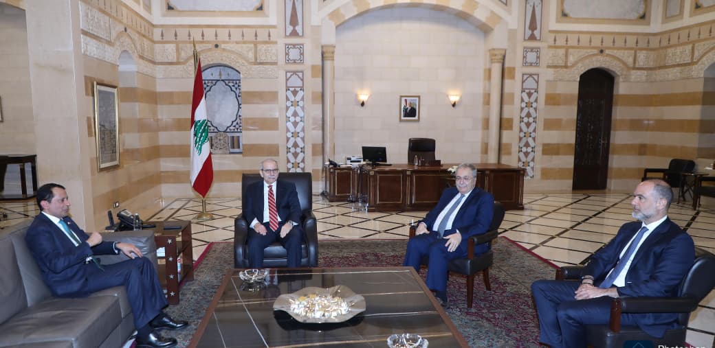 رئيس مجلس الوزراء اللبناني يستقبل سفير دولة قطر