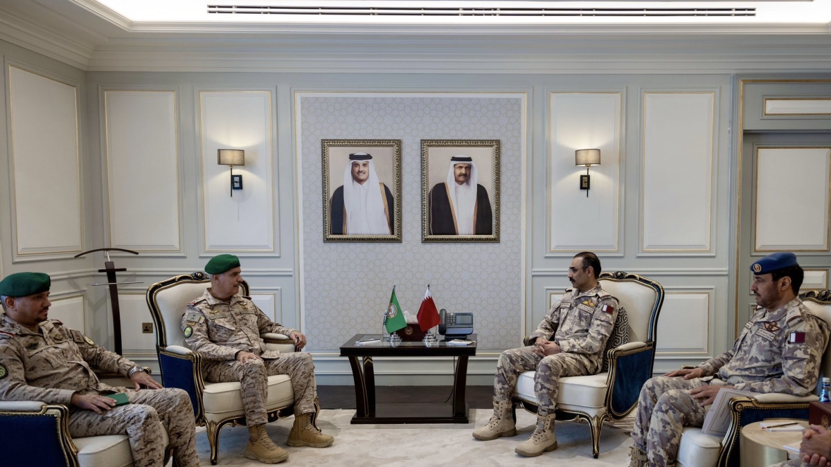 رئيس أركان القوات المسلحة القطرية يلتقي قائد القيادة العسكرية الموحدة لمجلس التعاون