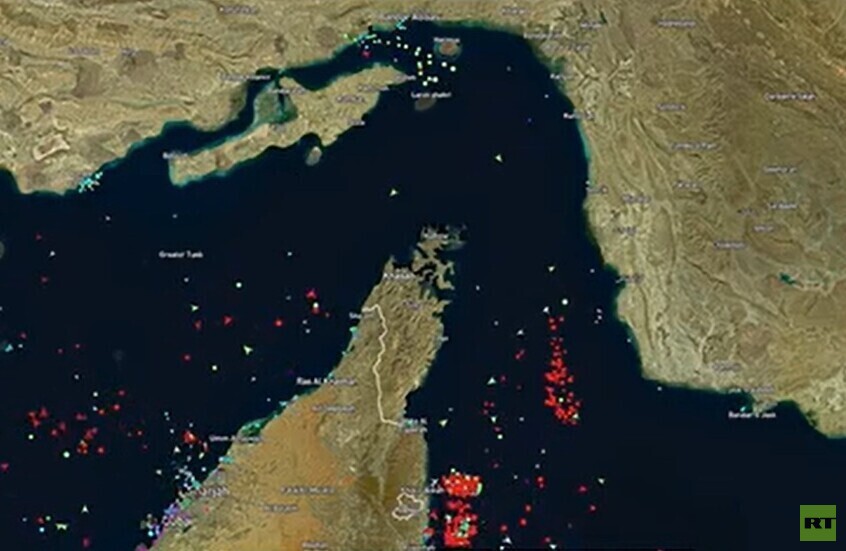 بعد إعلان إيران إعادة فتحه.. أولى السفن تعبر مضيق هرمز