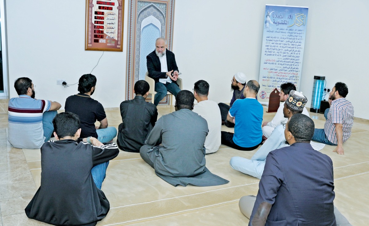 &laquo;بن زيد الثقافي&raquo; خلال محاضرة في السكن الطلابي: تعزيز القيم الأخلاقية لطلاب المدينة التعليمية