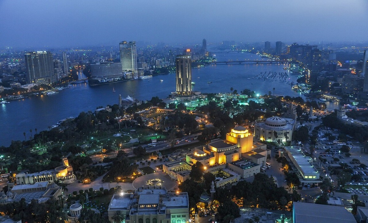 سكان مصر يعيدون ضبط ساعاتهم منتصف ليل الخميس