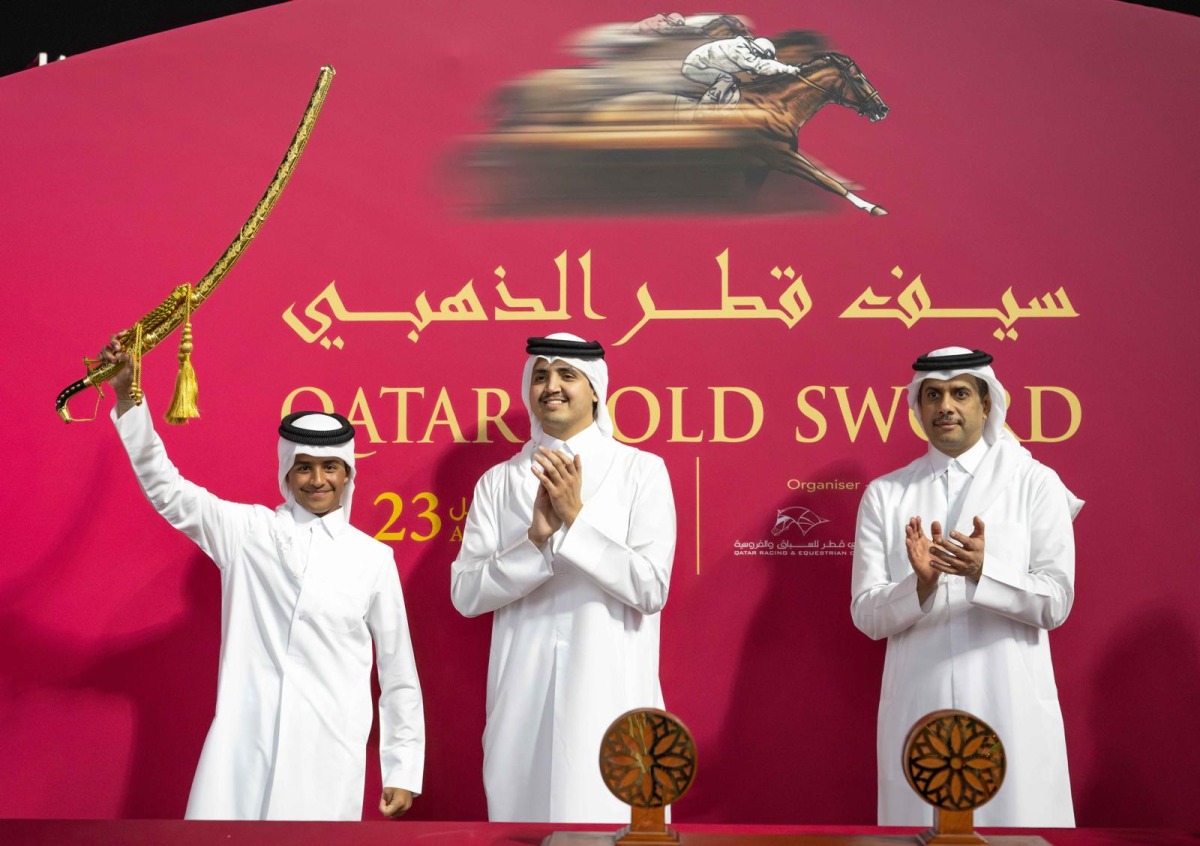 الفرس شديا تفوز بسيف قطر الذهبي من الفئة الأولى للخيل العربية الأصيلة