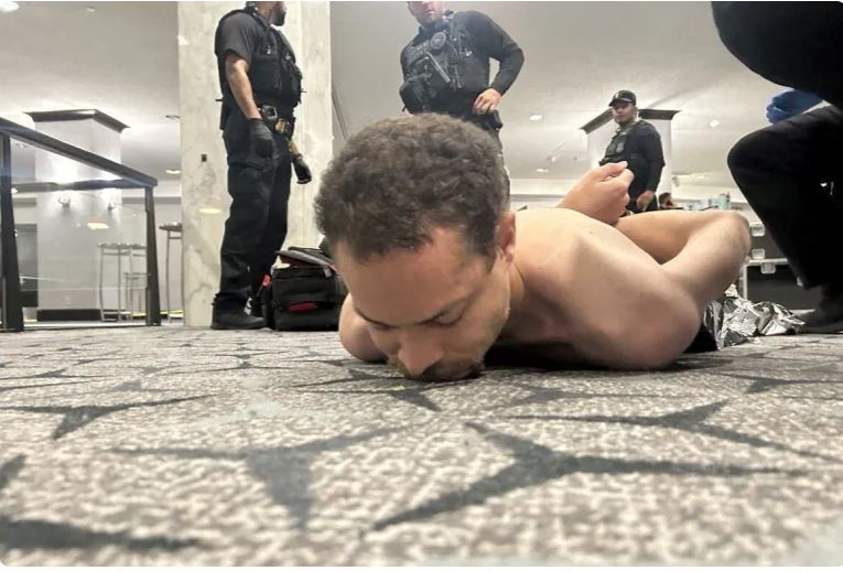 مسلحا ببندقية صيد وسكاكين.. من هو المتهم بلإطلاق النار في فندق واشنطن هيلتون؟