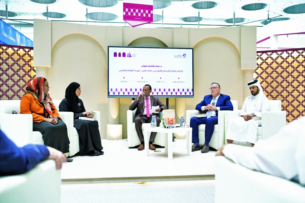 متحدثون في الصالون الثقافي: التحولات الرقمية صنعت واقعاً إعلامياً جديداً بالخليج