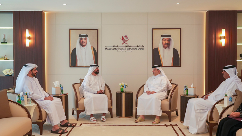 وزير البيئة والتغير المناخي يجتمع مع السفير الإماراتي