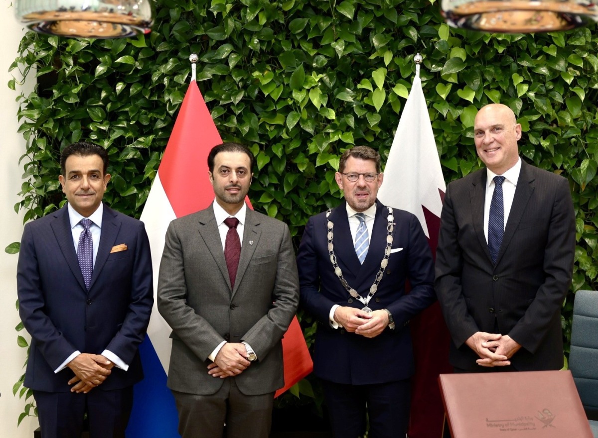 وزير البلدية يستعرض مع عمدة ويستلاند الهولندية سبل