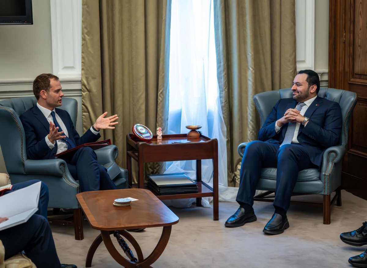 وزير الدولة بوزارة الخارجية يجتمع مع مسؤولين بريطا