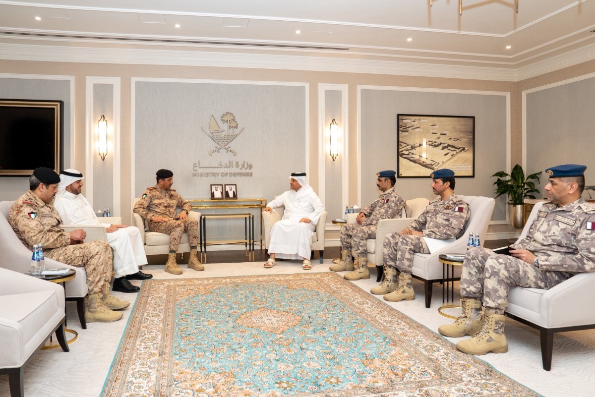 نائب رئيس مجلس الوزراء ووزير الدولة لشؤون الدفاع ي