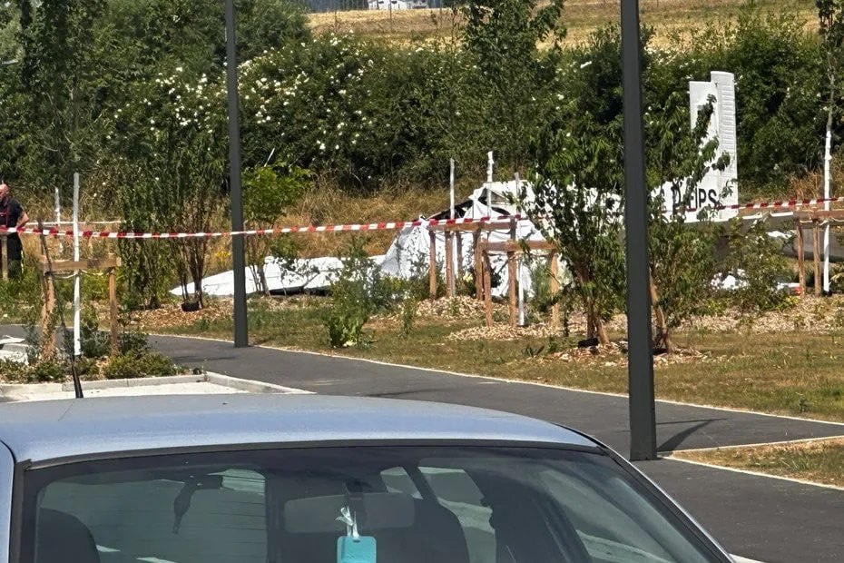 مقتل 11 شخصا في حادث تحطم طائرة مدنية في شرق فرنسا  